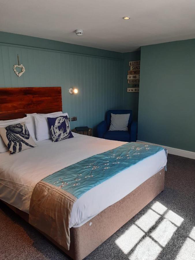 Отель The Goldon Lion 4*