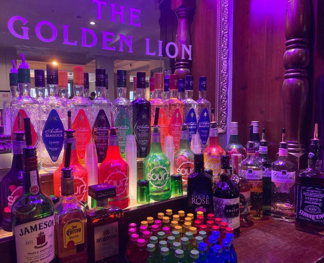 Отель The Goldon Lion 4*